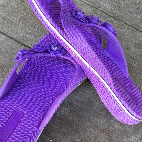 Purple travel flip flops Easter spring vacay farmer’s garden festival beach - Picture 3 of 6